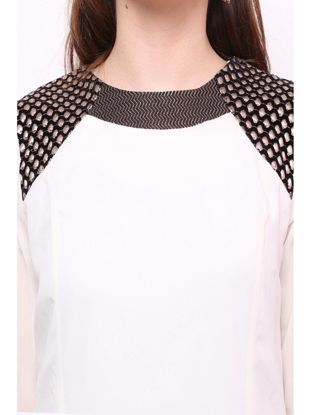 Finding Product Women's Shoulder Brocade Kurti
