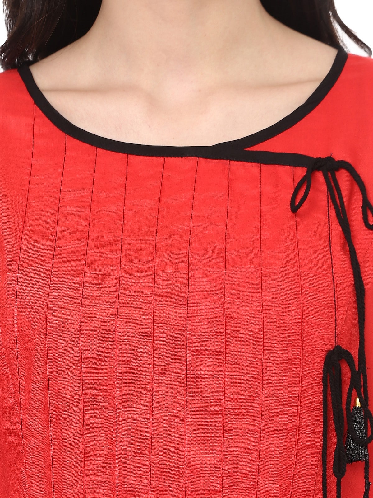 Finding Product Women's Solid Kurta With Pintucks