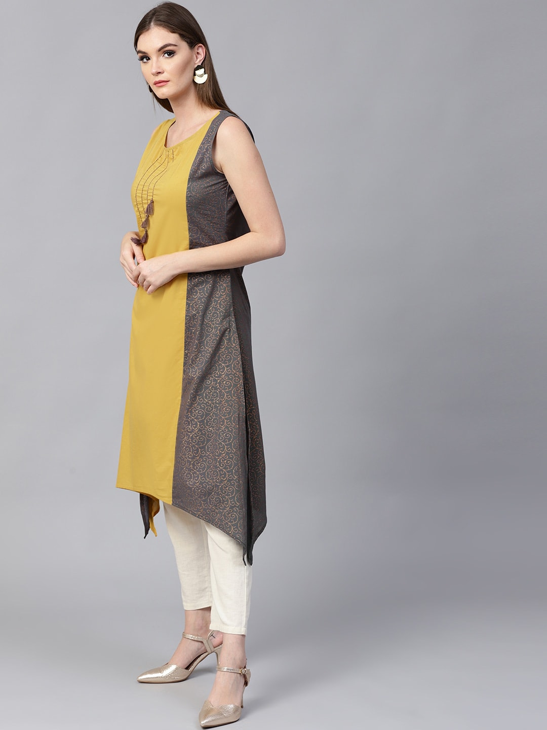Finding Product Women's Sleeveless Embroidered Asymmetric Kurta