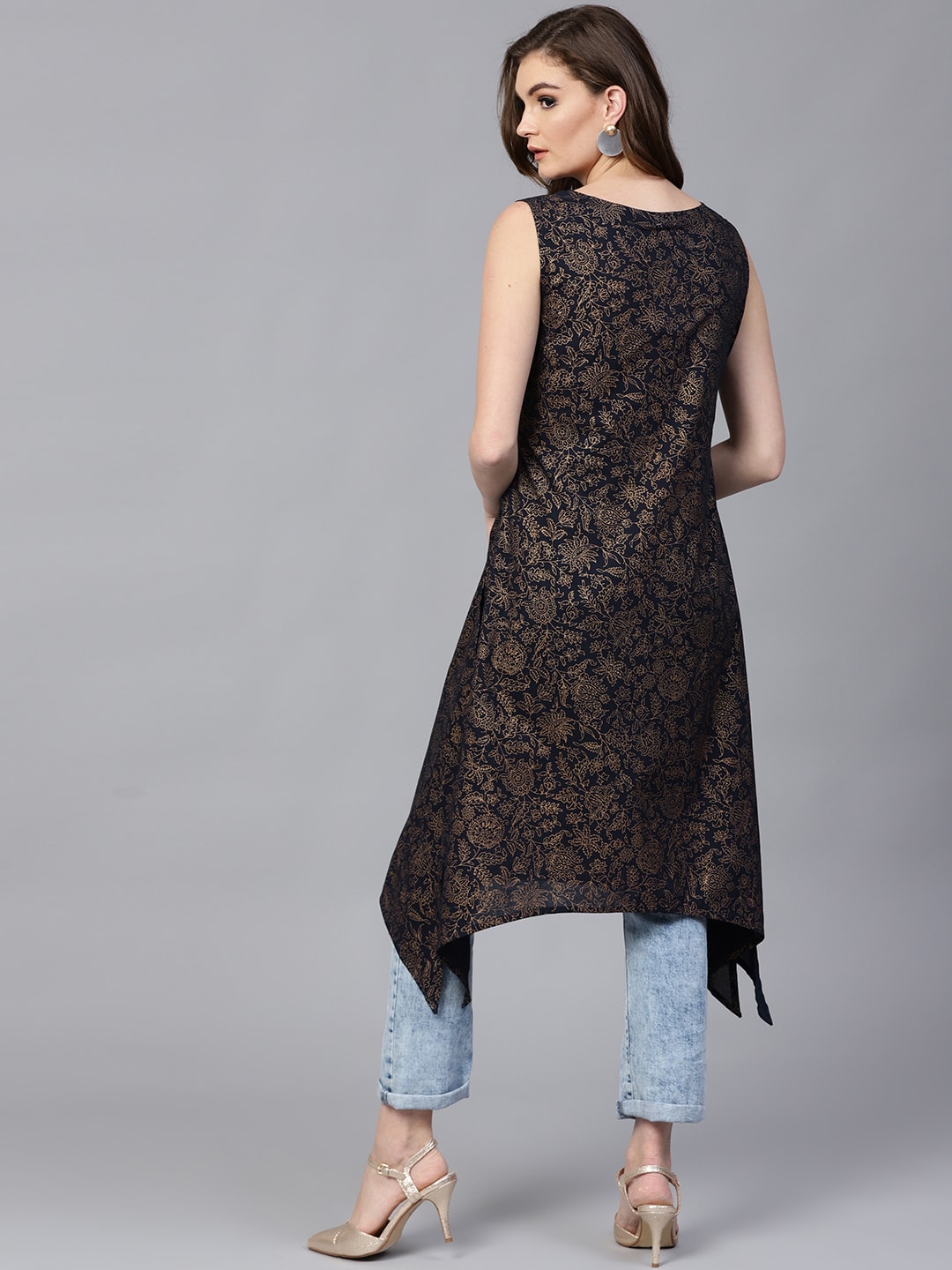 Finding Product Women's Sleeveless Embroidered Asymmetric Kurta