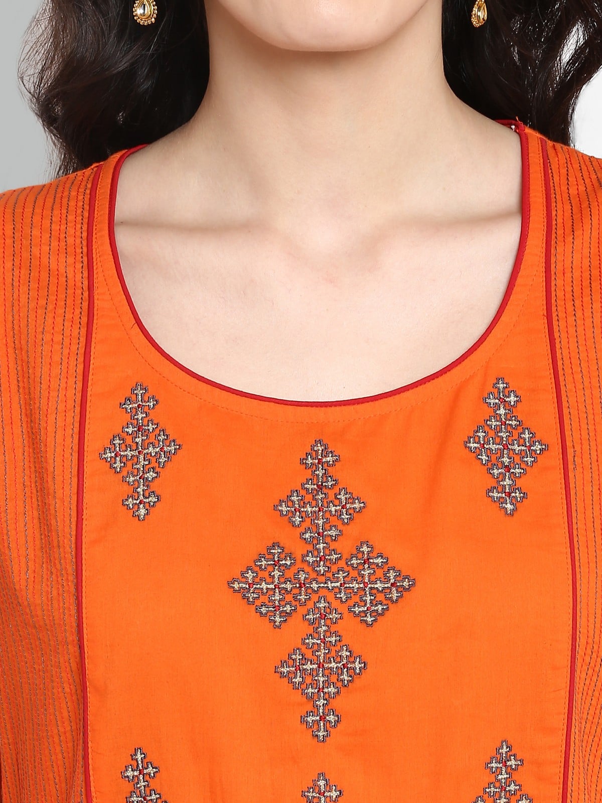 Finding Product Women's Embroidered Tierd Kurta