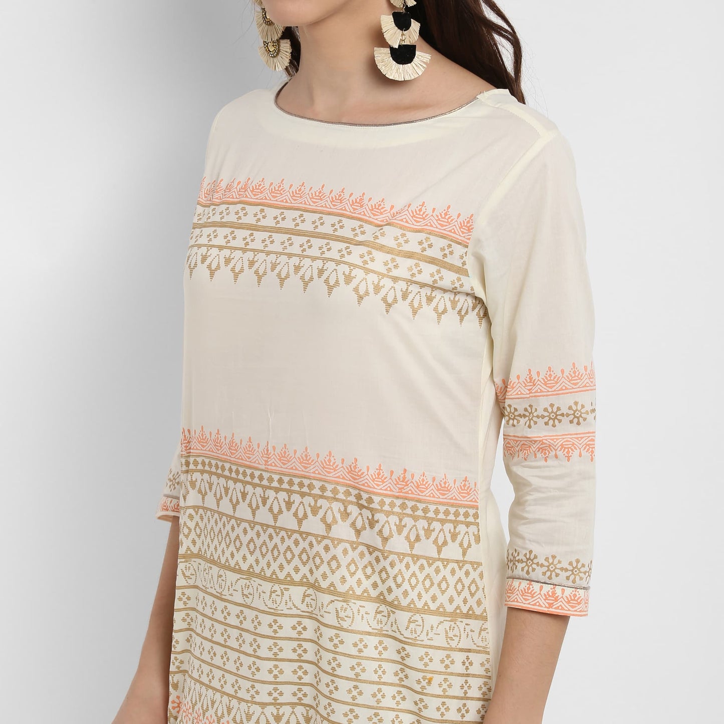 Finding Product Women's Boat Neck Block Printed Kurta