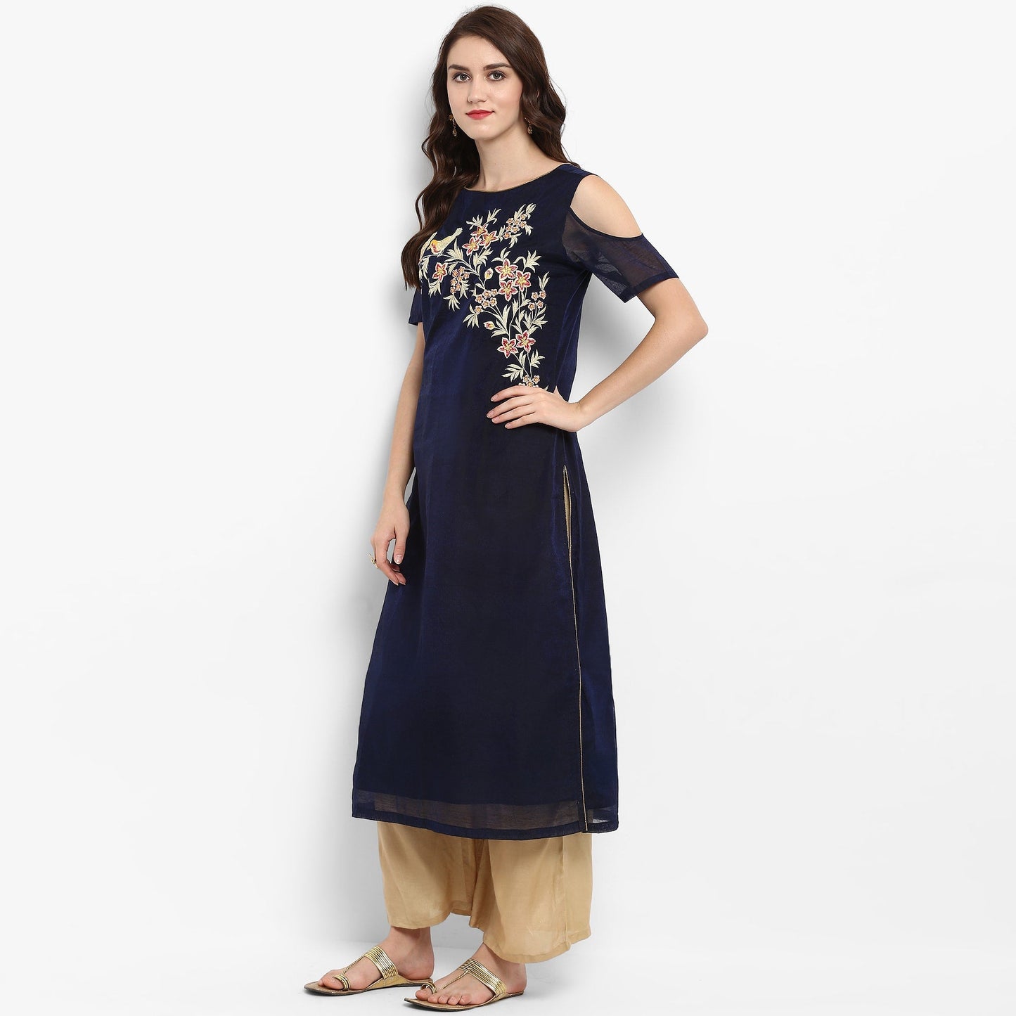 Finding Product Women's Solid Embroidered Kurta