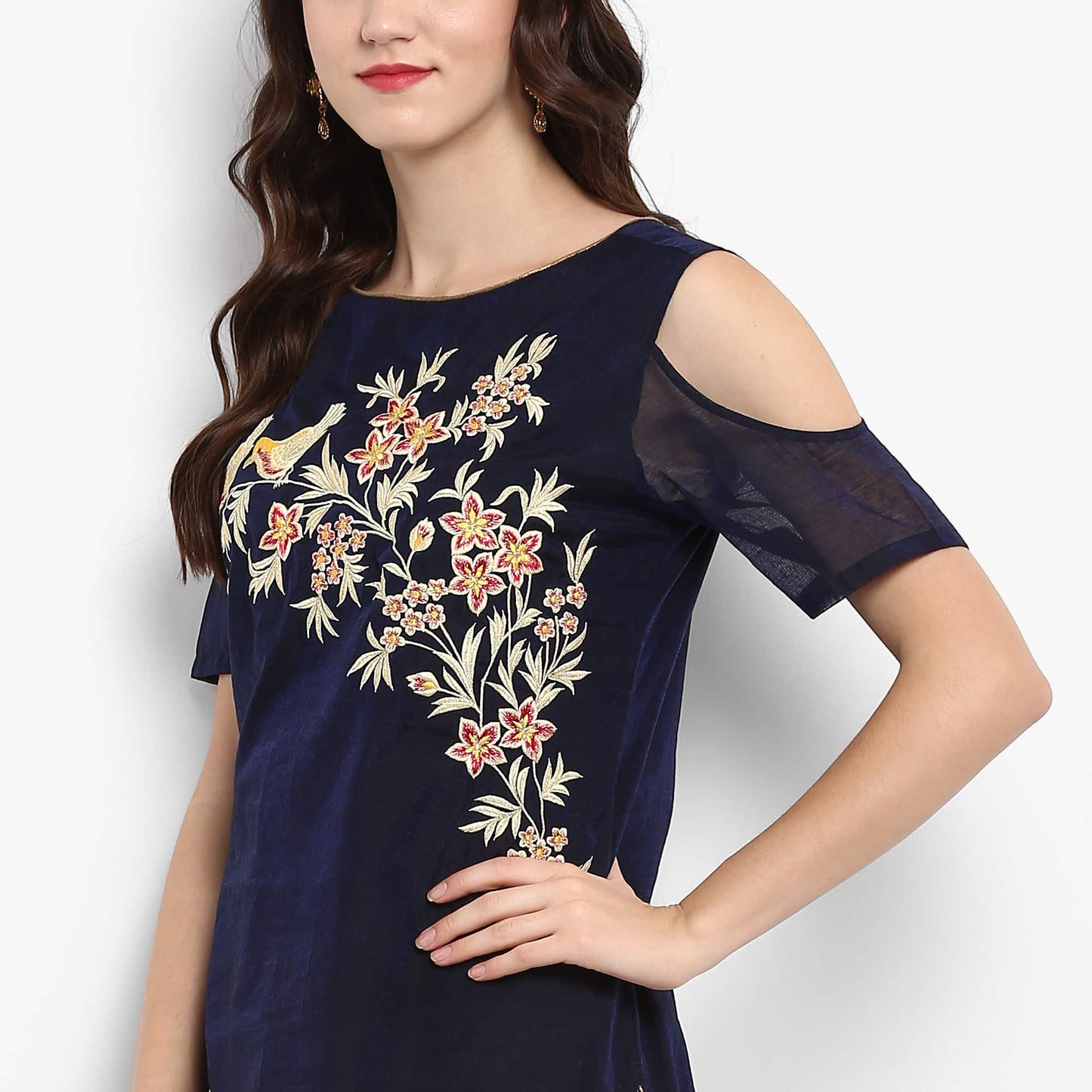 Finding Product Women's Solid Embroidered Kurta