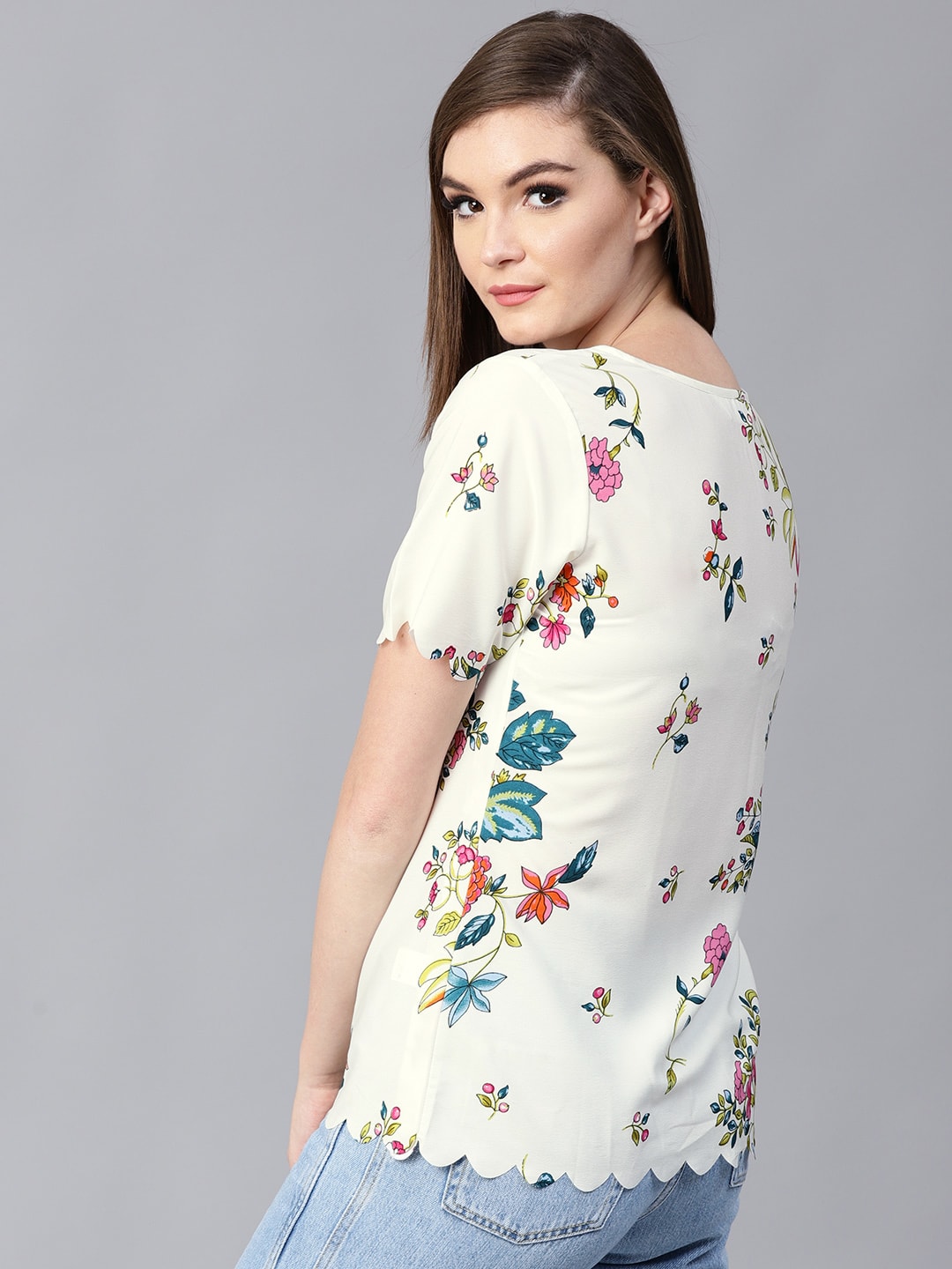 Finding Product Women's Floral Scalloped Top