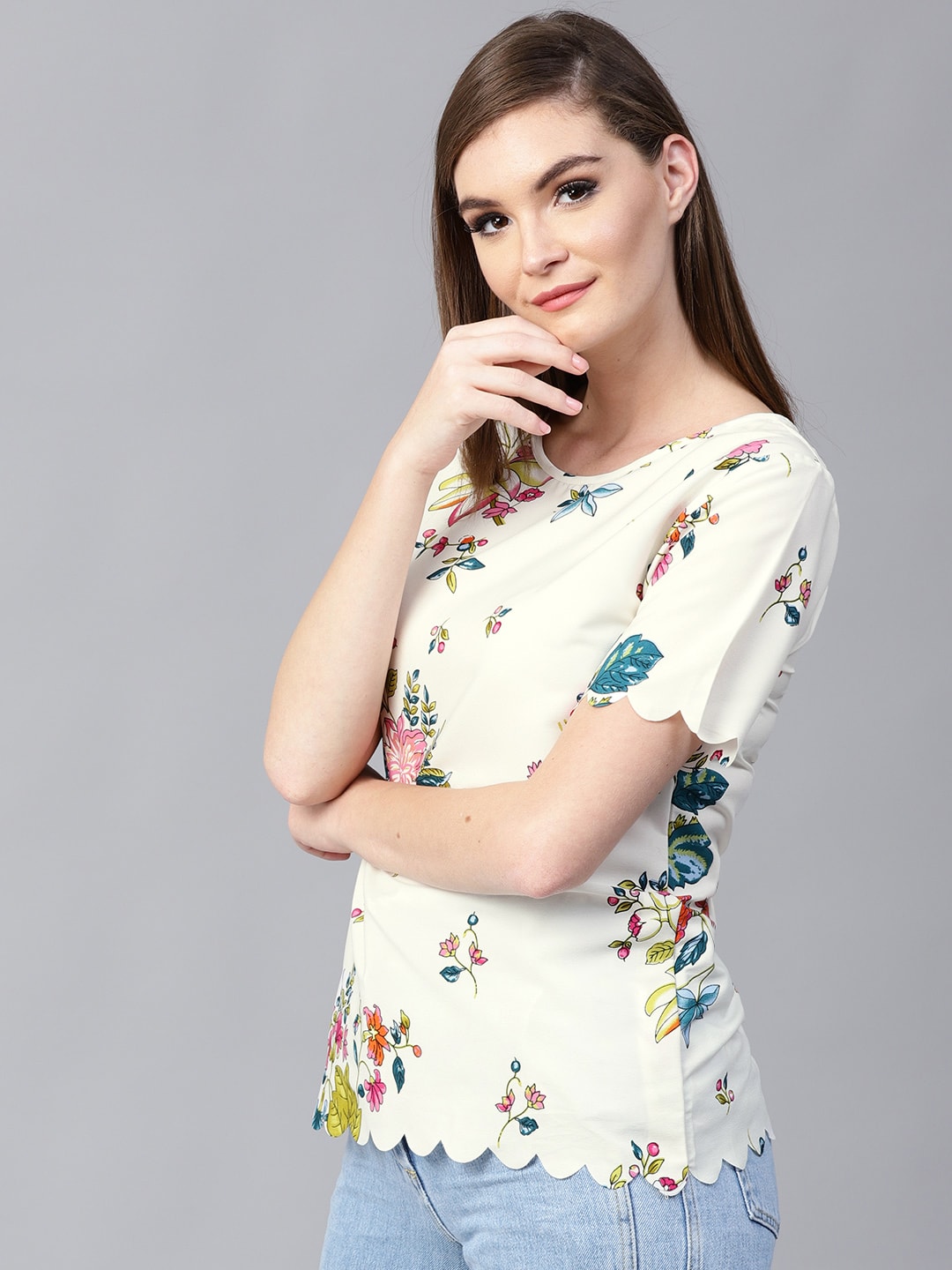 Finding Product Women's Floral Scalloped Top