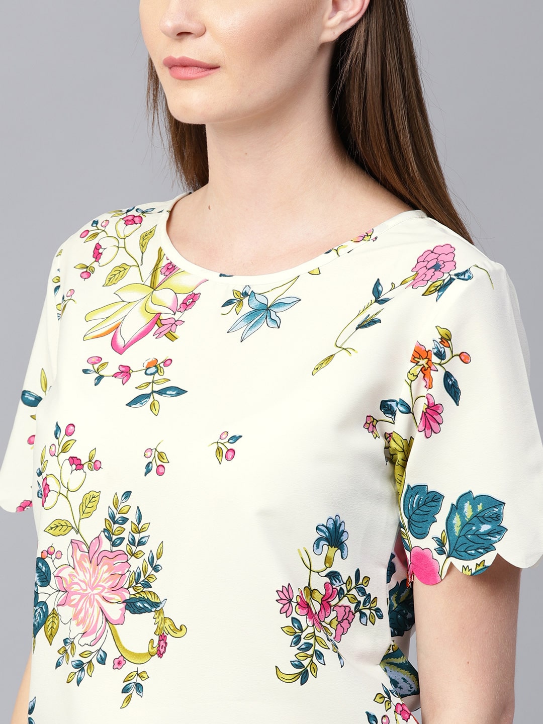 Finding Product Women's Floral Scalloped Top