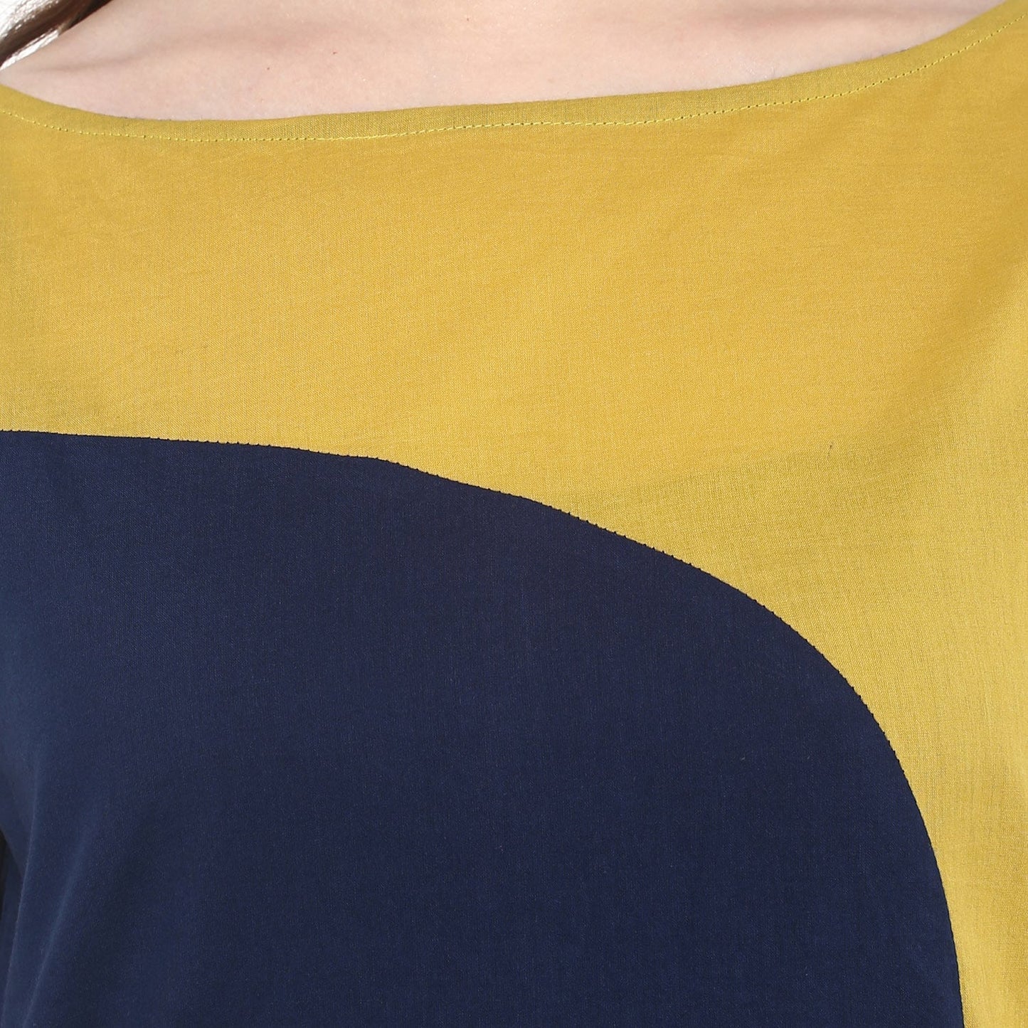 Finding Product Women's Curved Color Block Kurti