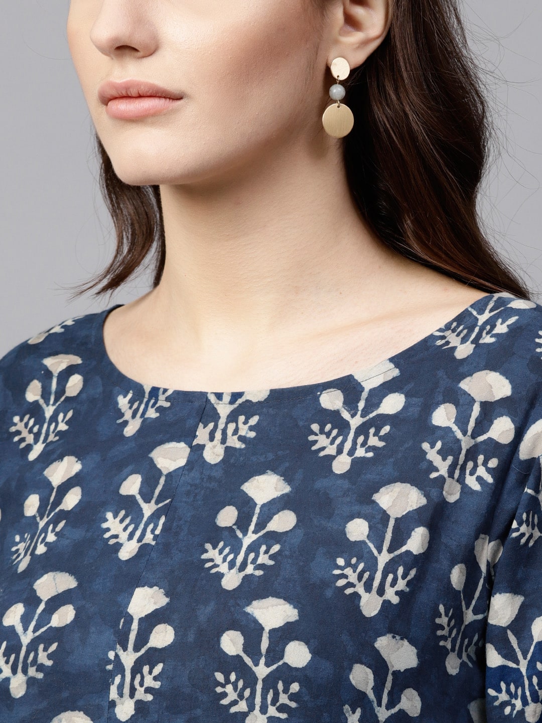 Finding Product Women's Indigo Dabu Printed Loose Kurta