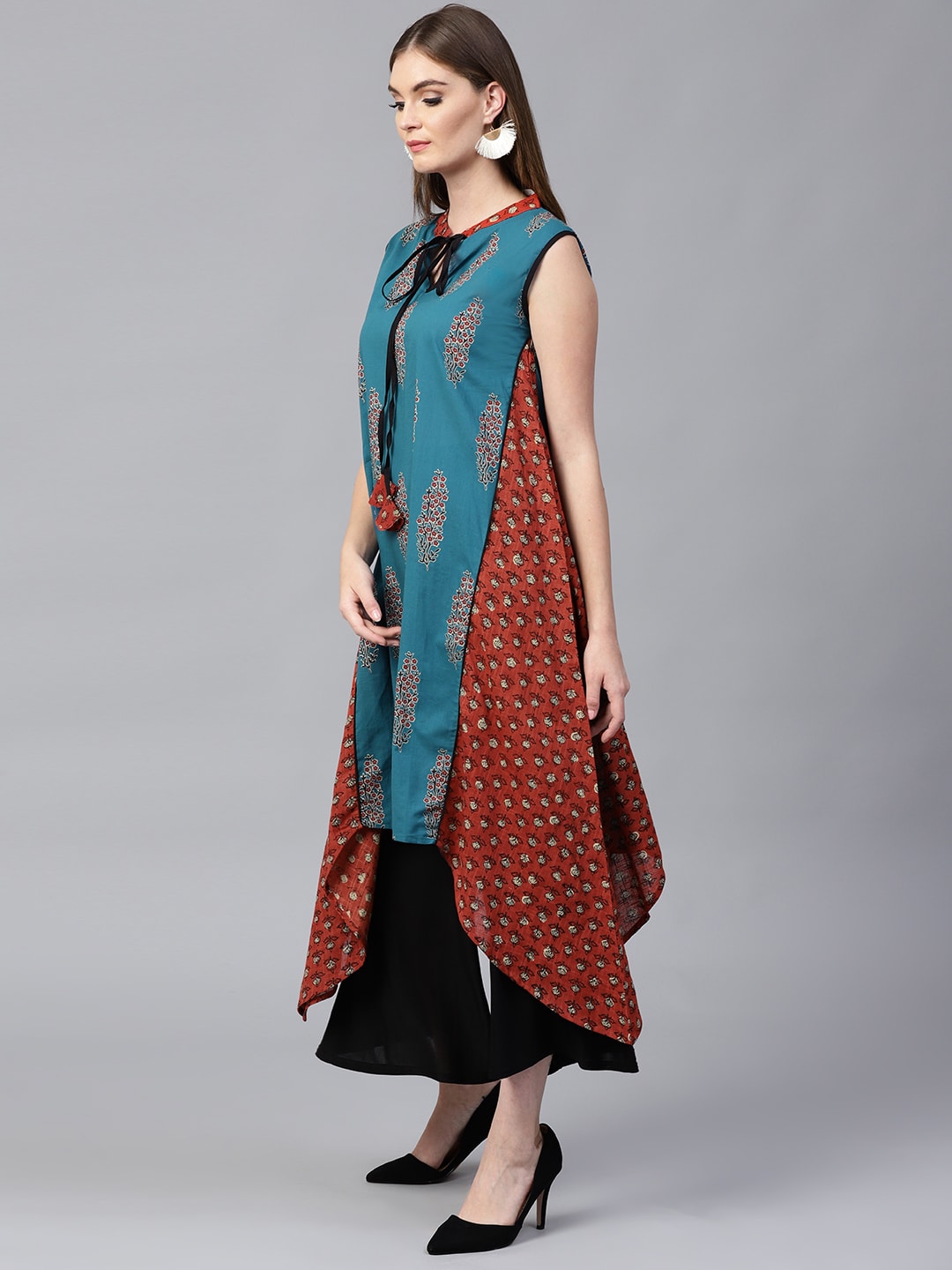 Finding Product Women's Floral Discharge Print Loose Kurta