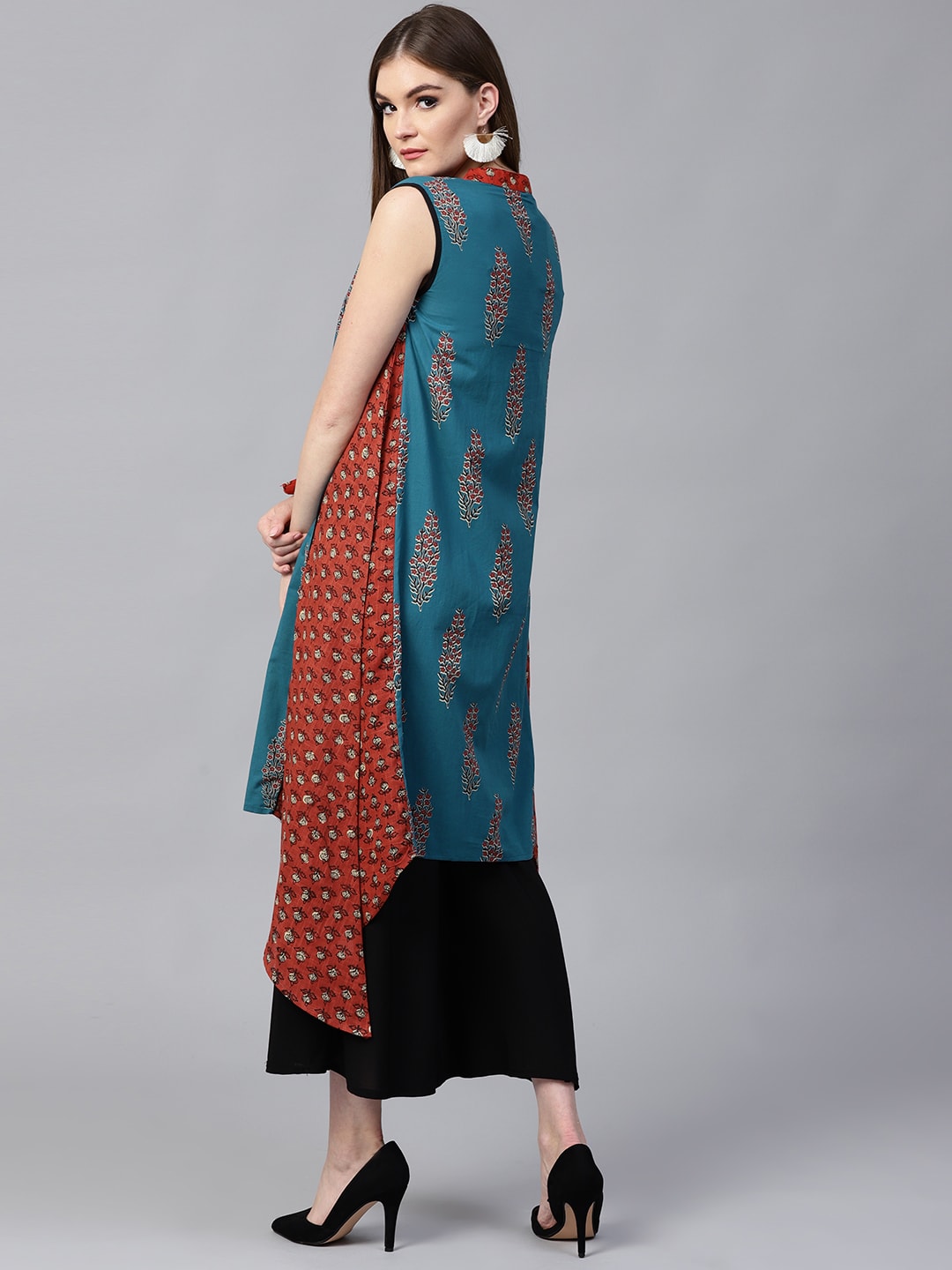 Finding Product Women's Floral Discharge Print Loose Kurta