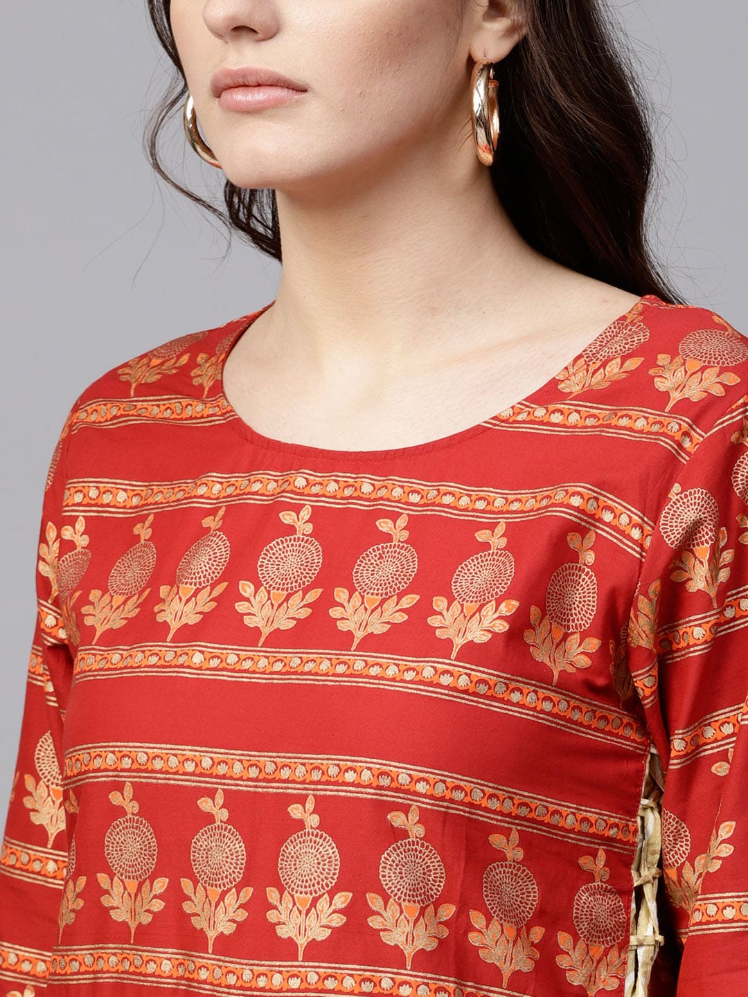 Finding Product Women's Gold Foil Print Layered Kurta