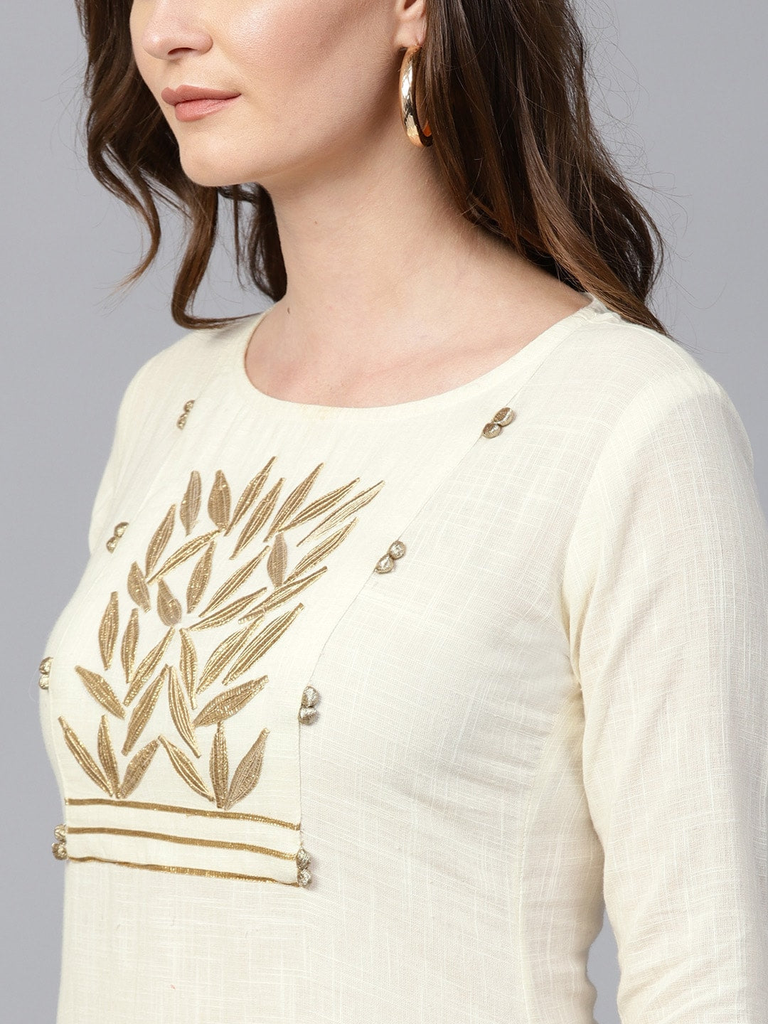 Finding Product Women's Off-White Gota Patti Embroidered Kurta